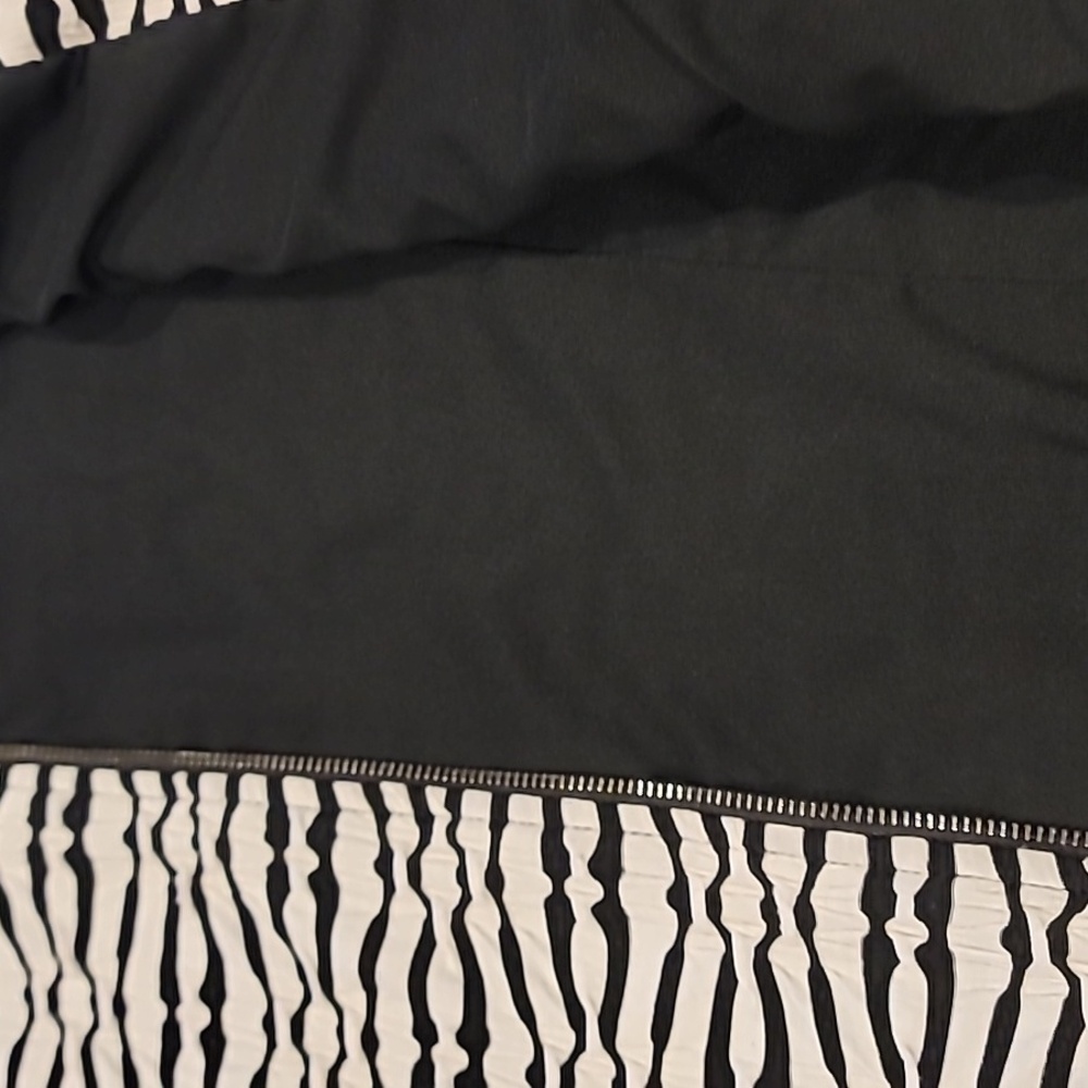 Chico's Crinkled Zebra Pattern Zip Up Jacket White Black Chico Size 3 - Picture 11 of 14